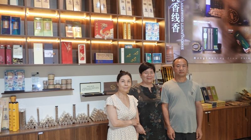 从一杯沉香叶茶到一缕海南天香：加拿大茶艺师邓岚月海南沉香文化考察纪行
